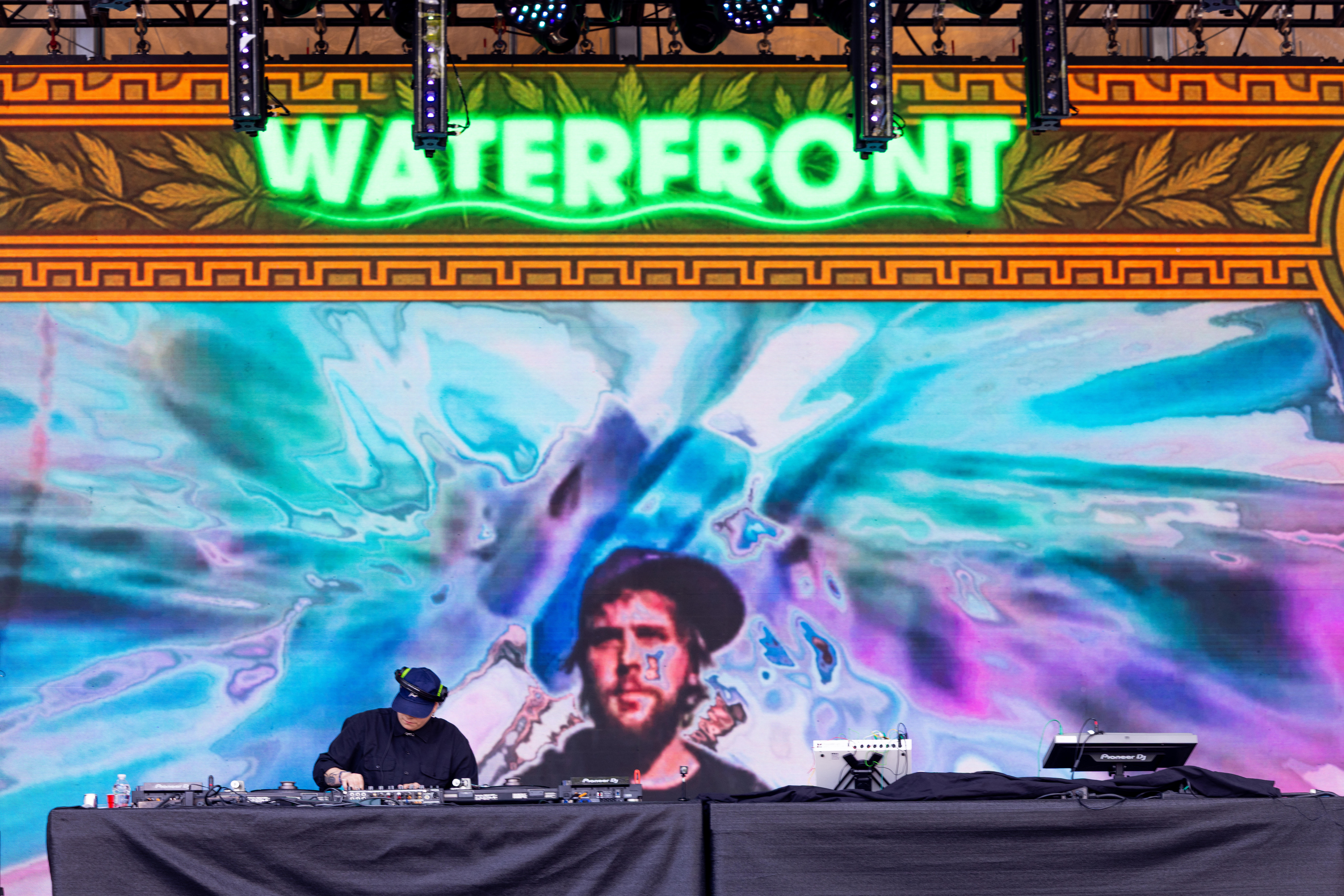 ArtistProfileAshtonSwintonLoren.EmanBates